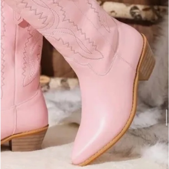 Baby pink cowgirl boots 👢 - Picture 6 of 6